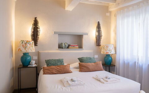 Guelfa 60: Lit, Meubles, Design Intérieur, Literie, Chambre, Drap De Lit, Coussin, Mur, Linge, Pièce