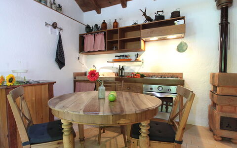 Chalet Fagarè, Pool, Sauna, Prosecco Hills: Meubles, Design Intérieur, Sol, Bois, Sol, Cuisine, Cabinetry, Pièce, Éclairage, Table