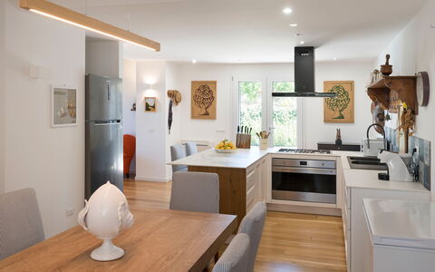 Casaita: Meubles, Design Intérieur, Comptoir, Sol, Cabinetry, Bois, Sol, Cuisine, Plafond, Luminaire
