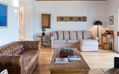 Casaita: Meubles, Design Intérieur, Canapé, Sol, Bois, Salon, Sol, Pièce, Table, Domicile