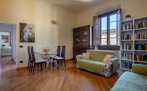 Cuore Di Firenze Apartment: Meubles, Design Intérieur, Sol, Mur, Bois, Sol, Pièce, Plafond, Salon, Canapé