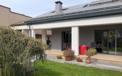 House Martina: Domicile, Zone Résidentielle, Maison, Toit, Porte, Ombre, Cour, Jardin, Béton, Biens