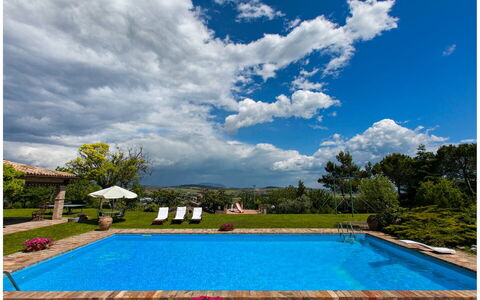 Villa Incanto: Piscine, Bleu, L'Eau, Recours, Mobilier De Jardin, Loisir, Eco Hôtel, Caractéristique De L'Eau, Jardin, Aménagement Paysager