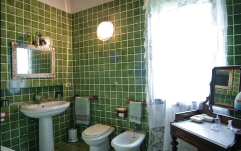 Villa Incanto: Sol, Luminaire Plomberie, Tuile, Luminaire, Conception, Robinet, Plante D'Appartement, Salle De Bains, Évier, Plomberie