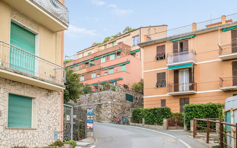 Casa Dolly, Monterosso 5 Terre: Mur, Bâtiment, Zone Résidentielle, Appartement, Quartier, Ville, Architecture, Domicile, Design Urbain, Établissements Humains