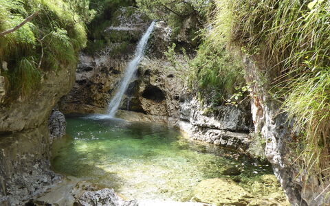 Casa Ines, Feltre: Ressources En Eau, L'Eau, Plan D'Eau, Courant, Cascade, Cours D'Eau, Roche, Substrat Rocheux, Printemps