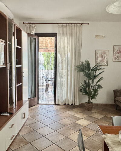 Casa Paola-connessione Starlink: Meubles, Sol, Design Intérieur, Sol, Bois, Pièce, Salon, Éclairage, Plafond, Table