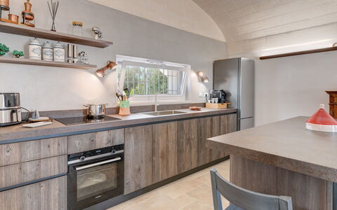 Trulli di Luccio: Cuisine, Comptoir, Bois, Appareil De Cuisine, Design Intérieur, Électroménager, Principaux Appliance, Sol, Plafond, Cabinetry
