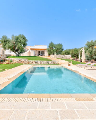 Trulli di Luccio: Jardin, Piscine, Aménagement Paysager, Conception, Caractéristique De L'Eau, Tuile, Dalle