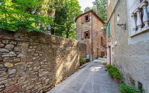 Torre di Serre: Mur, Brique, Ruelle, Brickwork, Mur De Pierre, Dalle, Pavé, Passerelle, Pot De Fleur, Allée