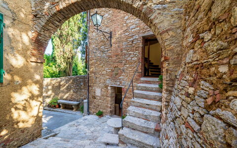 Torre di Serre: Mur, Mur De Pierre, Brique, Brickwork, Dalle, Pavé, Plante D'Appartement, Escaliers, Ruines