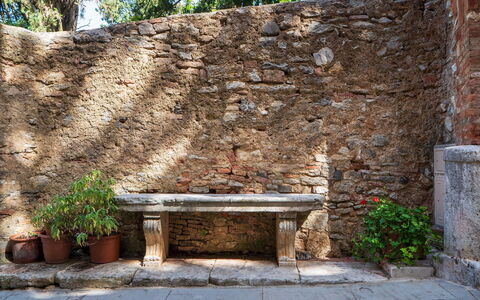 Torre di Serre: Mur, Mur De Pierre, Roche, Marron, Brique, Dalle, Brickwork, Extérieur Banc, Mobilier De Jardin