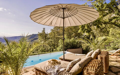 Villa Chiovada: Mobilier De Jardin, Meubles, Parapluie, Recours, Ombre, Eco Hôtel, Chaise, Piscine, Loisir, Balancelle