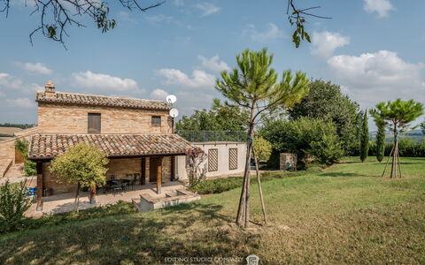 Villa la Dolcevita: Maison, Architecture, Domicile, Paysage, Zone Rurale, Toit, Lot Terre, Ferme, Chalet, Biens