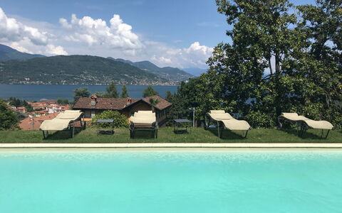 Alina Villa: Montagnes Relief, Montagne, Piscine, Colline, Recours, Chaîne De Montagnes, Mobilier De Jardin, Station De Montagne, Eco Hôtel, Ville Resort