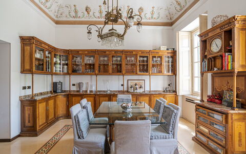 Gallietta: Meubles, Design Intérieur, Sol, Bois, Table, Sol, Plafond, Pièce, Salle À Manger, Éclairage