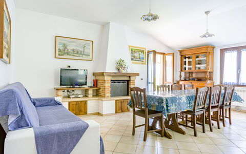 Villa Altavista: Sol, Design Intérieur, Meubles, Sol, Plafond, Pièce, Table, Canapé, Salon, Chaise