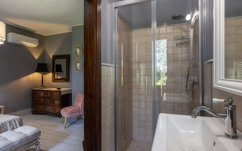 Podere la Botte, Pool, Lari: Design Intérieur, Mur, Sol, Sol, Luminaire Plomberie, Salle De Bains, Plafond, Éclairage, Pièce, Meubles