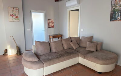 Alma Montis - Frabosa Sottana: Meubles, Bois, Sol, Sol, Design Intérieur, Pièce, Salon, Parquet, Confort, Chaise