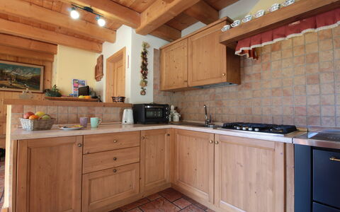 Chalet Genzianella: Meubles, Cuisine, Sol, Comptoir, Cabinetry, Design Intérieur, Bois, Sol, Pièce, Plafond