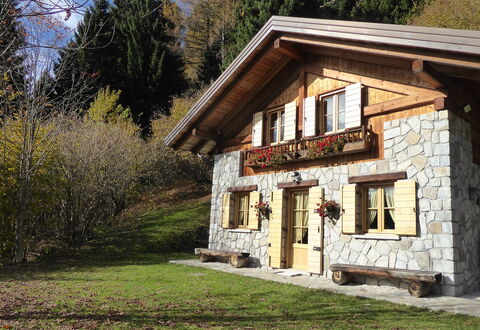 Chalet Genzianella: Bâtiment, Bois, Maison, Toit, Chalet, Domicile, Zone Rurale, Porte, Ferme, Village