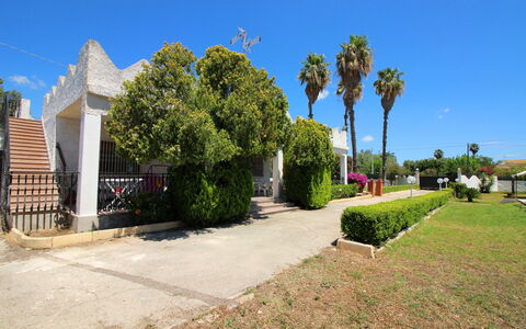 Villa Floridia: Arbre, Ombre, Hacienda, Allée, Aménagement Paysager, Villa