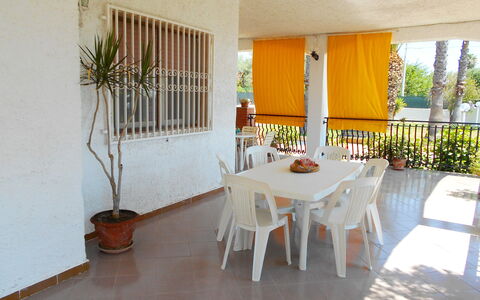 Villa Floridia: Meubles, Bois, Design Intérieur, Sol, Sol, Table, Chaise, Table Cuisine Et Salle A Manger, Salle À Manger, Ombre