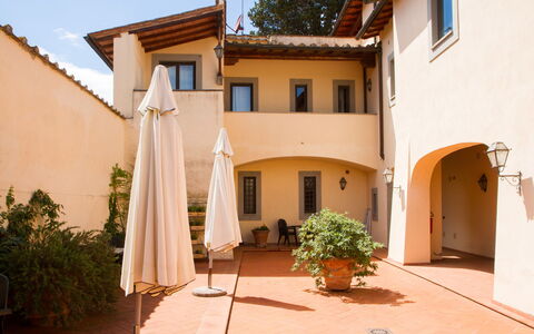 Relais de Ricci: Mur, Domicile, Zone Résidentielle, Maison, Porte, Balcon, Hacienda, Conception, Biens, Cour