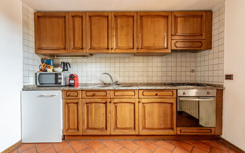 Relais de Ricci: Cuisine, Bois, Comptoir, Appareil De Cuisine, Sol, Principaux Appliance, Cabinetry, Design Intérieur, Sol, Pièce