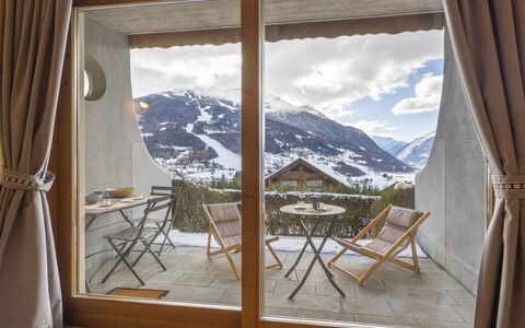 Baita Bucaneve: Design Intérieur, Chaîne De Montagnes, Pièce, Plafond, Chaise, Rideau, Traitement De Fenetre, Alpes, Crête, Tache De Bois