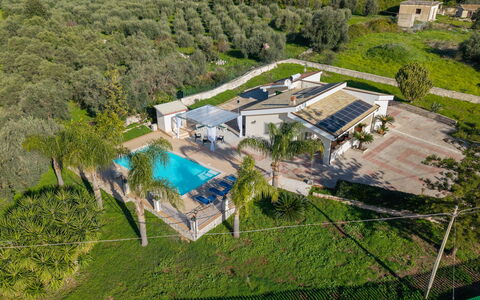 Villa Ninfa: Piscine, Zone Résidentielle, Recours, Biens, Domicile, Vue Du Ciel, Photographie Aérienne, Manoir, Hacienda, Aménagement Paysager