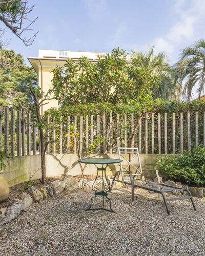 Torre Dell'Amore, Genova, Seaview: Arbuste, Jardin, Ombre, Aménagement Paysager, Arrière-Cour, Cour, Pot De Fleur, Dalle
