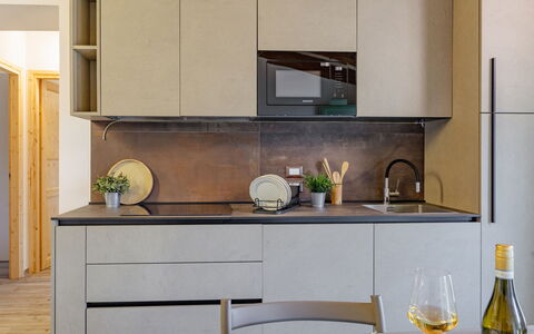 Zena Apartment: Comptoir, Cuisine, Meubles, Appareil De Cuisine, Cabinetry, Design Intérieur, Sol, Bois, Domicile, Électroménager