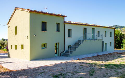 Zena Apartment: Mur, Façade, Architecture, Domicile, Zone Résidentielle, Porte, Composite, Biens, Balcon, Plâtre