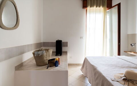 Villa Vitalis: Sol, Bois, Sol, Design Intérieur, Meubles, Éclairage, Plafond, Pièce, Chambre, Lit