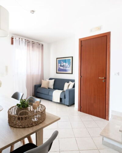 Villa Vitalis: Sol, Design Intérieur, Sol, Domicile, Meubles, Porte, Appartement, Pièce, Chaise, Salon