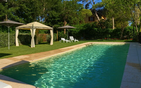 Appartamento Papavero Seaside and Pool: Piscine, Recours, Ombre, Arrière-Cour, Jardin, Eco Hôtel, Loisir, Aménagement Paysager, Hacienda, Caractéristique De L'Eau
