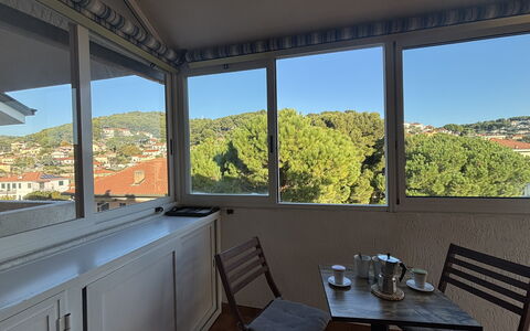 La Casa di Viviana Terrace, Close to the Beach: Meubles, Chaise, Balcon, Ombre, Verre, Mobilier De Jardin, Porche, Structure En Plein Air, Tableau De Plein Air, Eco Hôtel
