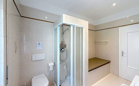 Ca dei Noni: Luminaire Plomberie, Sol, Sol, Design Intérieur, Salle De Bains, Lavabo, Robinet, Pièce, Plomberie, Plafond
