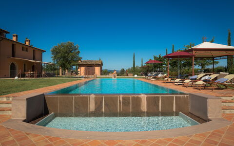 Villa Peccioli: Piscine, Recours, Biens, Eco Hôtel, Hacienda, Aménagement Paysager, Ferme, Villa, Balancelle, Mobilier De Jardin