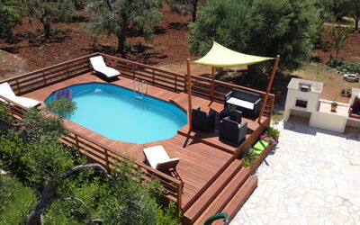 Villa Antony: Bois, Piscine, Meubles, Mobilier De Jardin, Tache De Bois, Plate-Forme, Recours, Ombre, Chaise, Dur