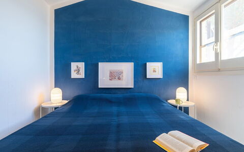 Pellicano: Bleu, Mur, Design Intérieur, Chambre, Sol, Sol, Plafond, Textile, Lit, Pièce