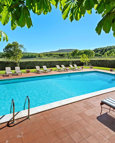 Medieval Castle Living: Vineyards, Swimming Pool &: Piscine, Recours, Eco Hôtel, Jardin, Hacienda, Ombre, Villa, Ferme, Caractéristique De L'Eau, Aménagement Paysager