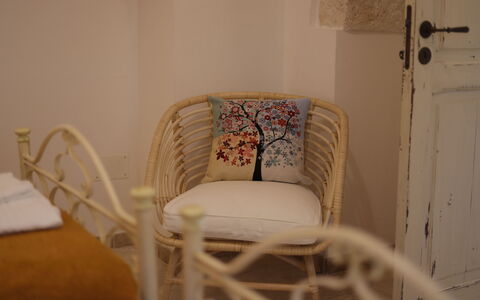Trulli Retreat, Pool, Locorotondo: Meubles, Design Intérieur, Bois, Chaise, Pièce, Sol, Confort, Salon, Tache De Bois, Throw Pillow