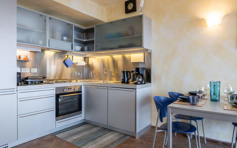 Stella Marina Apartment with Pool, Porto Santo Ste: Appareil De Cuisine, Cuisine, Comptoir, Principaux Appliance, Design Intérieur, Meubles, Cuisinière, Électroménager, Cabinetry, Sol