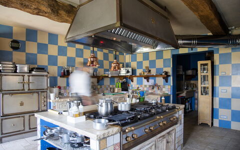 Le Tre Virtù Luxury Relais, Private Pool, Mugello: Cuisine, Comptoir, Cuisinière, Design Intérieur, Éclairage, Meubles, Appareil De Cuisine, Principaux Appliance, Gaz Poele, Le Fourneau