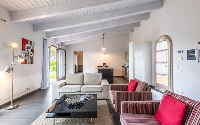 Villino Basilico: Meubles, Design Intérieur, Sol, Canapé, Mur, Sol, Pièce, Plafond, Bois, Salon