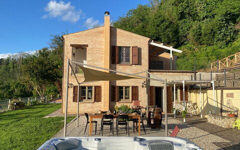 La Casa nel Bosco: Maison, Domicile, Toit, Chalet, Ombre, Porche, Biens, Chaise, Balcon, Cour