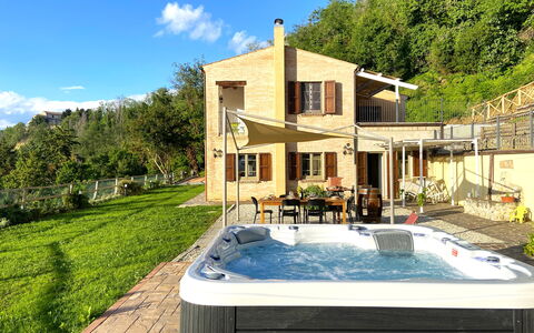La Casa nel Bosco: Piscine, Recours, Eco Hôtel, Pot De Fleur, Mobilier De Jardin, Parapluie, Plante D'Appartement, Hôtel, Chaise, Cour