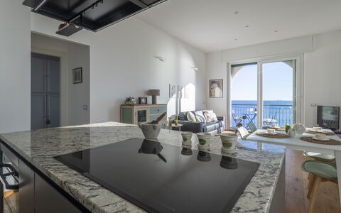 La Casa di Martina, Amazing Seaview: Mer, Cuisine, Cotiers Et Relief Océaniques, Côte, Océan, Comptoir, Chaise, Baie, Cabinetry